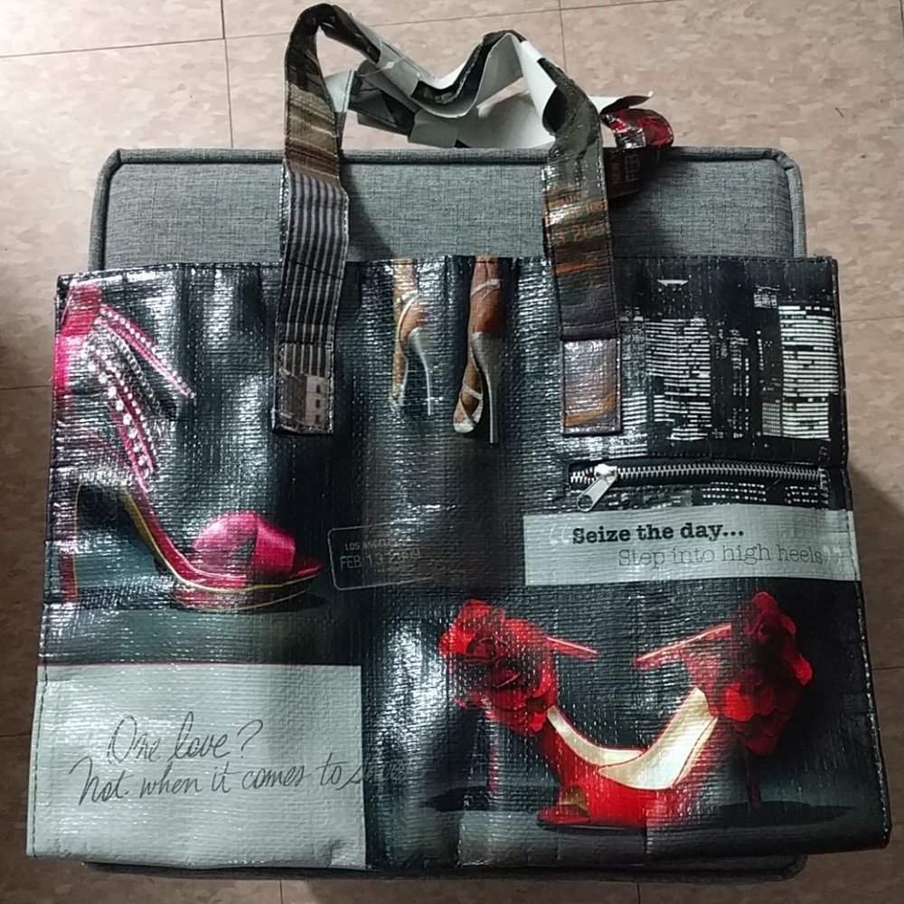 Large tote with shoe design NEW